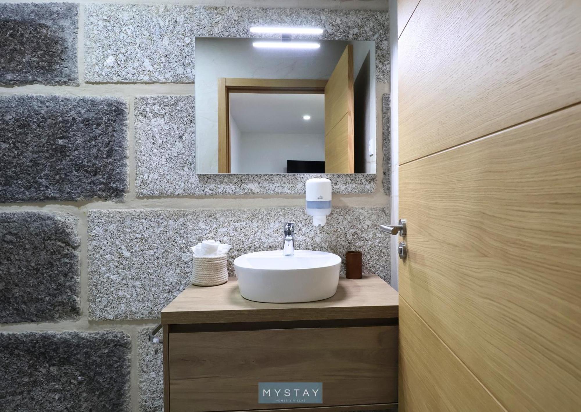 Aparthotel Mystay - Casa D'henrique *
